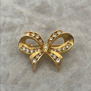 Vintage Lia Lianna 1980s GoldTone Bow Clear Austrian Crystal Brooch